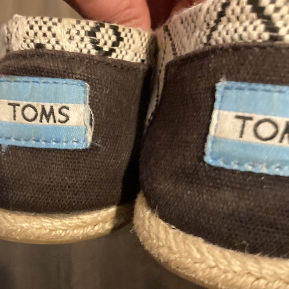 Toms size 7.5black and white - Picture 2 of 5